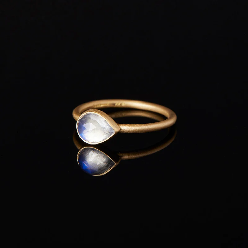 RMR27-OOAK | 1.08 Carat One-of-a-Kind Rainbow Moonstone Ring