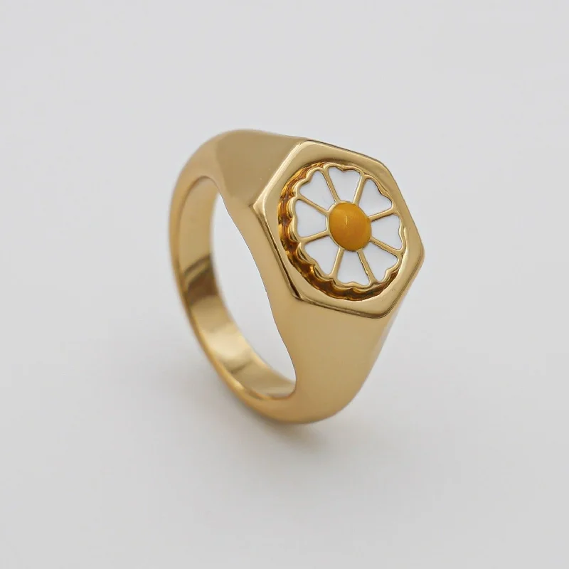 Daisy Signet Ring