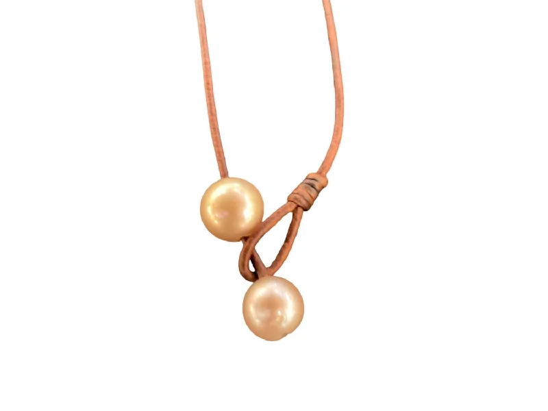 Women's Pearl Pendant Necklace In White/brown