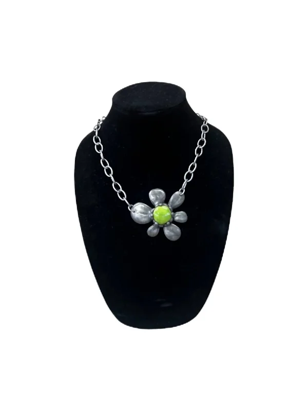 Women's Stone Flower Necklace In Lime Green